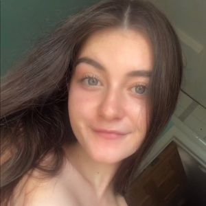 Meet your Posher, Ava